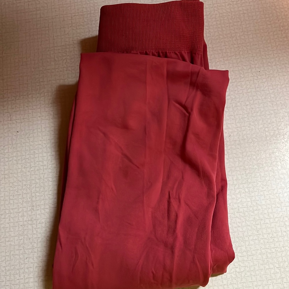Pink leggings!Meant for petite people!Meant for medium to small sides!Worn once!